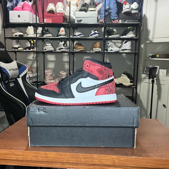 INFANT TODDLER
AIR JORDAN 1 RETRO HIGH OG RUBY LIFESTYLE SHOE nwt size 10c - Picture 3 of 6